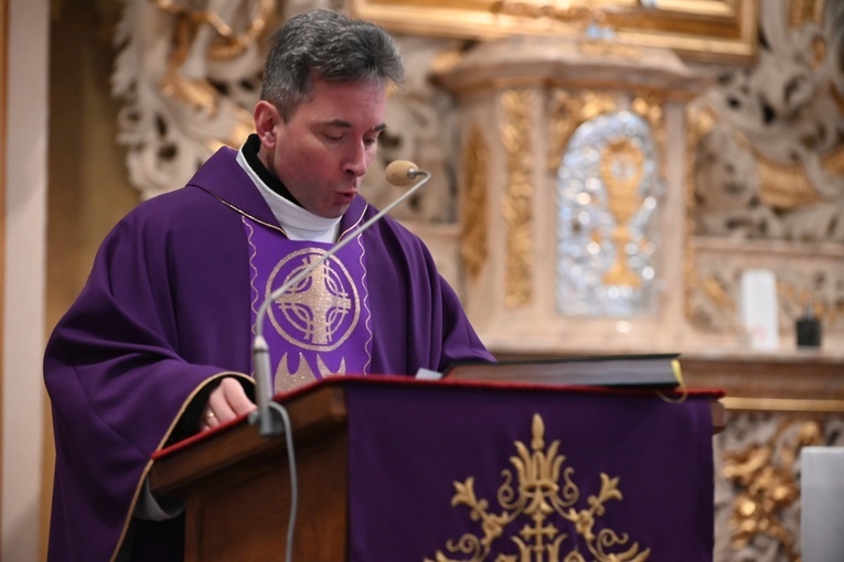 Dzierżoniów. Msza św. i uroczysta przysięga Wojsk Obrony Terytorialnej (WOT)