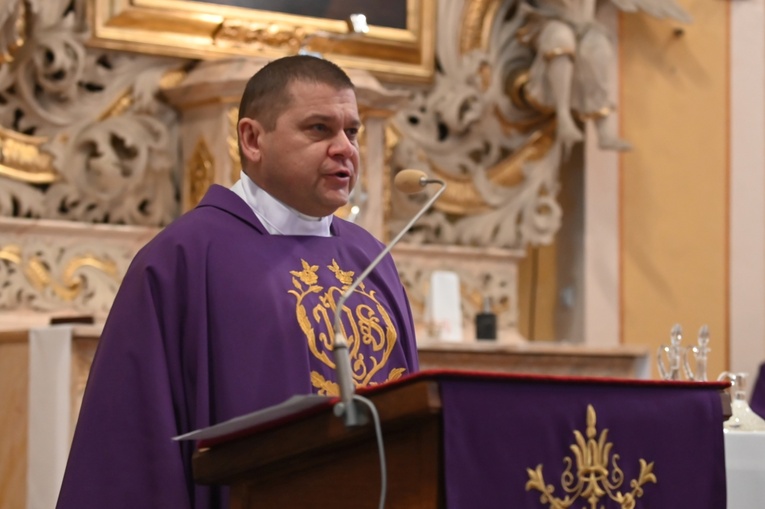 Dzierżoniów. Msza św. i uroczysta przysięga Wojsk Obrony Terytorialnej (WOT)