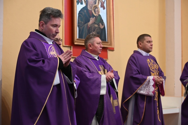 Dzierżoniów. Msza św. i uroczysta przysięga Wojsk Obrony Terytorialnej (WOT)