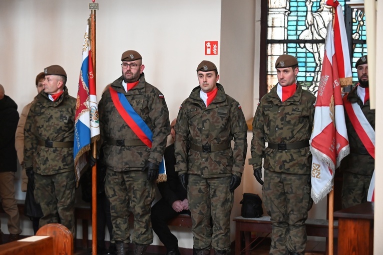 Dzierżoniów. Msza św. i uroczysta przysięga Wojsk Obrony Terytorialnej (WOT)