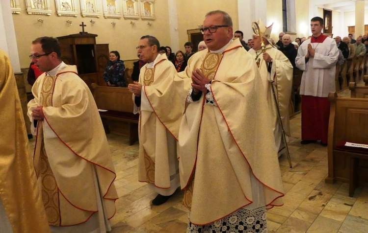 Relikwie świętych dzieci z Fatimy dotarły do bielskiej Wapienicy 