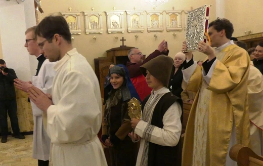 Relikwie świętych dzieci z Fatimy dotarły do bielskiej Wapienicy 
