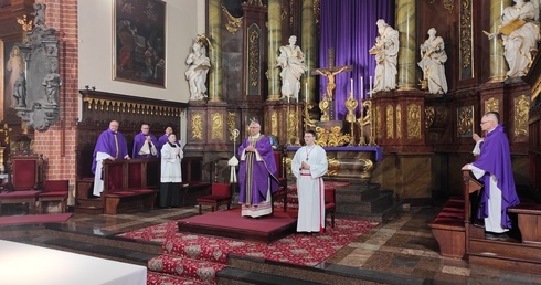 Legnica. Każdy wiek jest dobry, by przyjąć chrzest