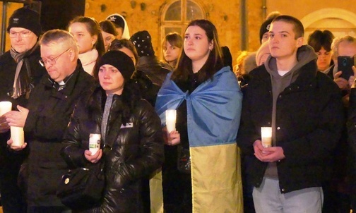 Ekumeniczna modlitwa o pokój w Ukrainie na Rynku bielskiej starówki.