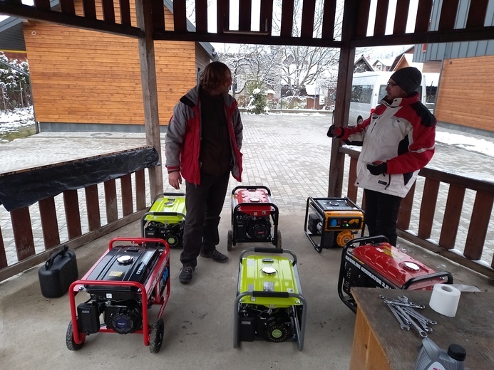 Ks. Mateusz Grochla pomaga Ukraińcom