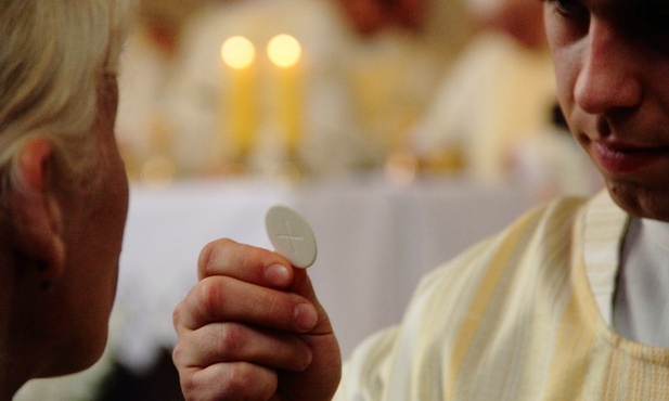 Komunia o niskiej zawartości glutenu będzie bardziej dostępna dla chorych na celiakie