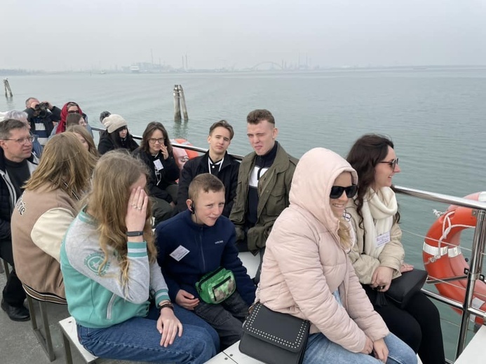 Świebodzice. Zabrali służbę liturgiczną na spotkanie z papieżem