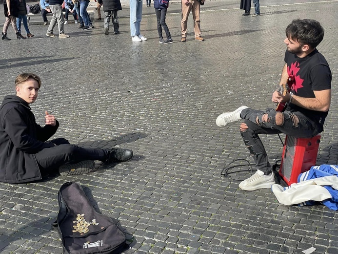 Świebodzice. Zabrali służbę liturgiczną na spotkanie z papieżem