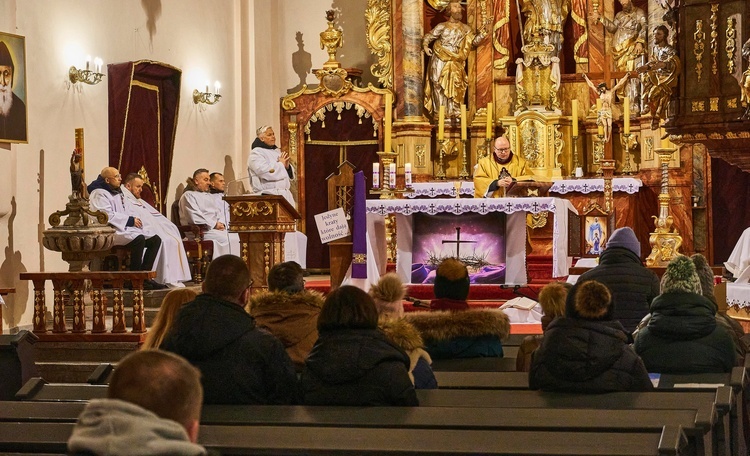 Świerki. Ruszyli z modlitwą za księży