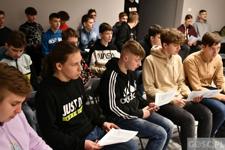 "Bohaterowie Boga" w Domu Młodych