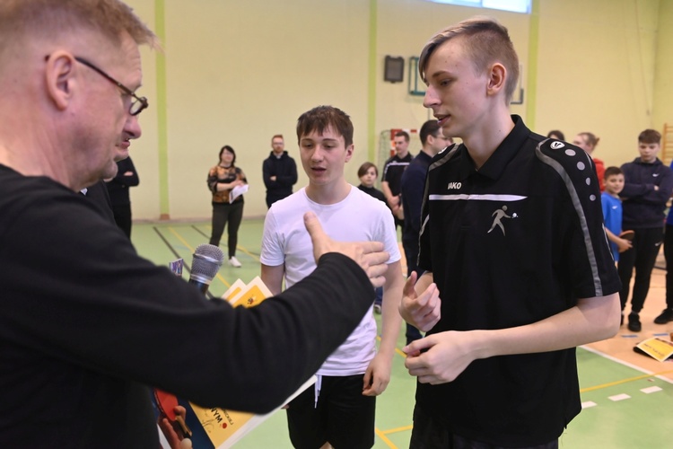 Jedlina-Zdrój. Zawody służby liturgicznej w tenisa stołowego i w szachach