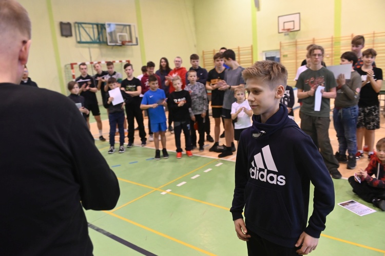 Jedlina-Zdrój. Zawody służby liturgicznej w tenisa stołowego i w szachach