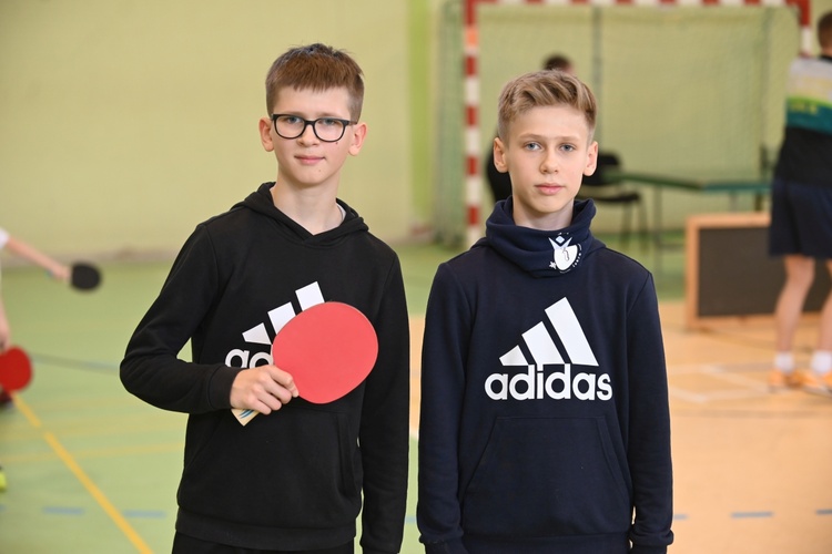 Jedlina-Zdrój. Zawody służby liturgicznej w tenisa stołowego i w szachach