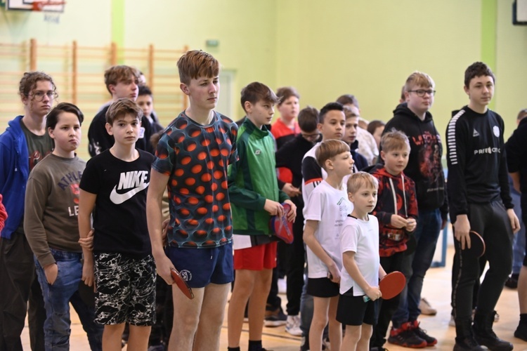 Jedlina-Zdrój. Zawody służby liturgicznej w tenisa stołowego i w szachach