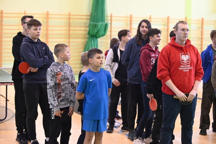 Jedlina-Zdrój. Zawody służby liturgicznej w tenisa stołowego i w szachach