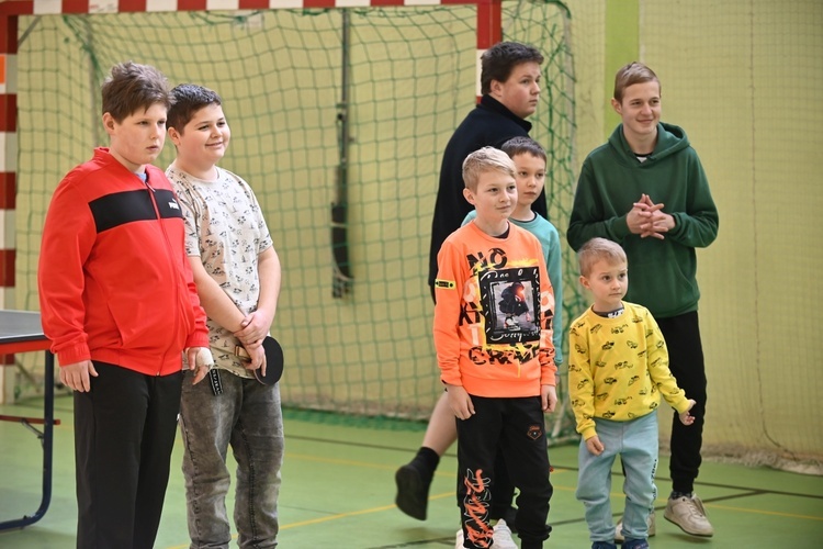 Jedlina-Zdrój. Zawody służby liturgicznej w tenisa stołowego i w szachach