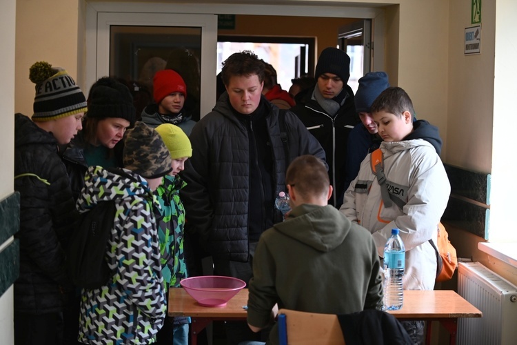 Jedlina-Zdrój. Zawody służby liturgicznej w tenisa stołowego i w szachach