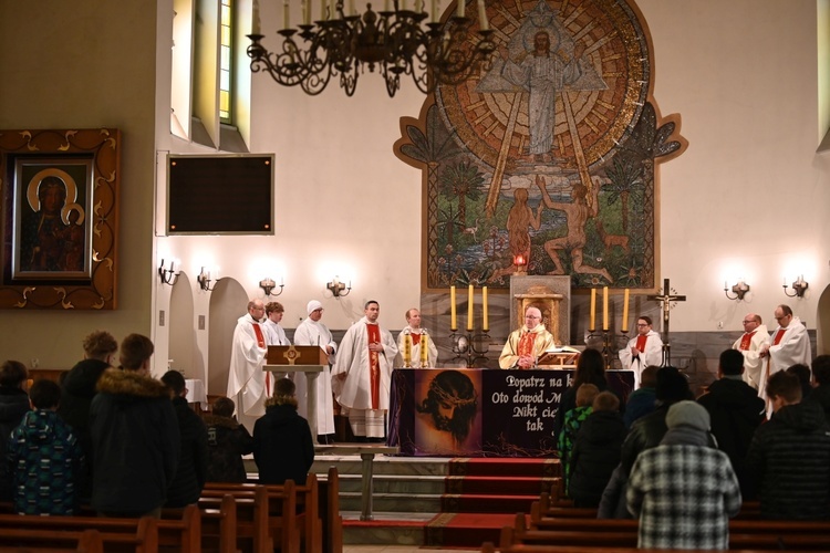 Jedlina-Zdrój. Zawody służby liturgicznej w tenisa stołowego i w szachach