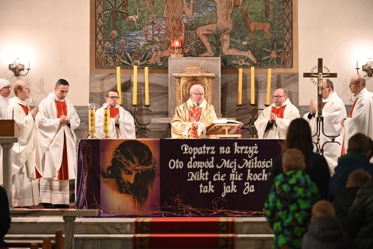 Jedlina-Zdrój. Zawody służby liturgicznej w tenisa stołowego i w szachach