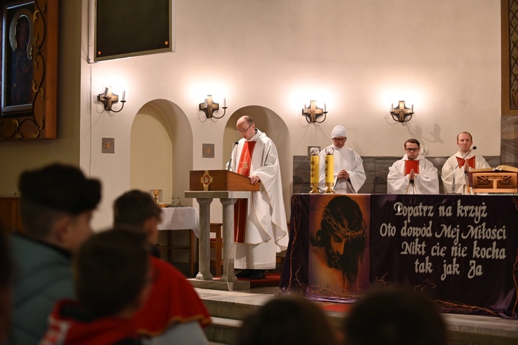 Jedlina-Zdrój. Zawody służby liturgicznej w tenisa stołowego i w szachach