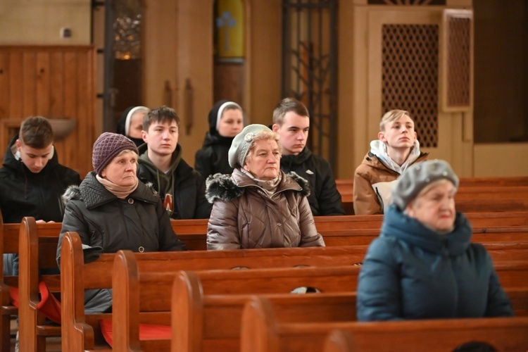 Jedlina-Zdrój. Zawody służby liturgicznej w tenisa stołowego i w szachach