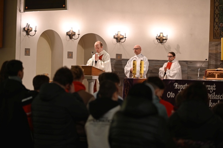 Jedlina-Zdrój. Zawody służby liturgicznej w tenisa stołowego i w szachach