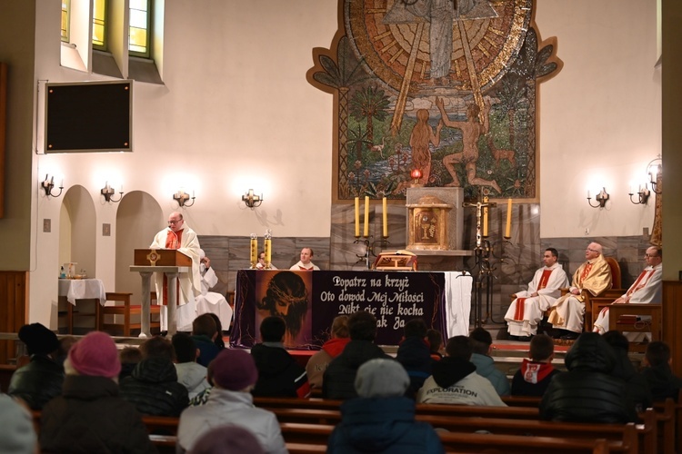 Jedlina-Zdrój. Zawody służby liturgicznej w tenisa stołowego i w szachach