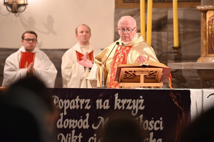 Jedlina-Zdrój. Zawody służby liturgicznej w tenisa stołowego i w szachach