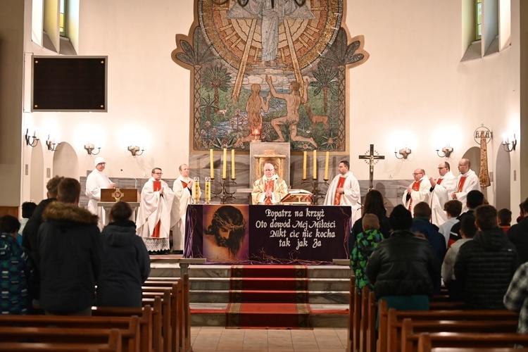 Jedlina-Zdrój. Zawody służby liturgicznej w tenisa stołowego i w szachach