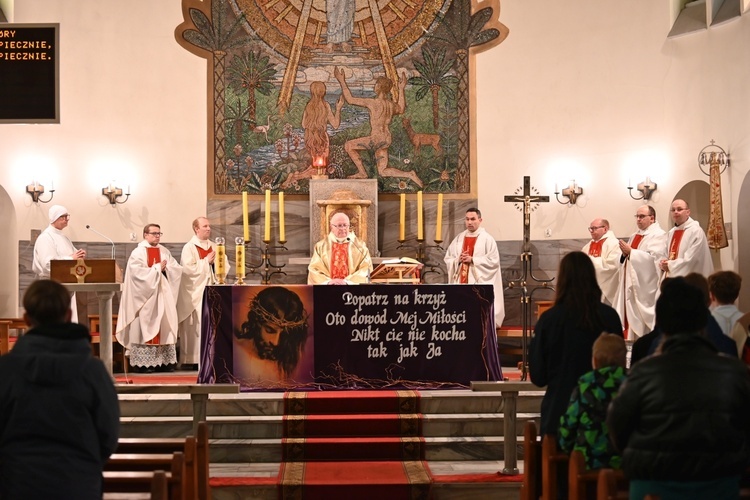 Jedlina-Zdrój. Zawody służby liturgicznej w tenisa stołowego i w szachach