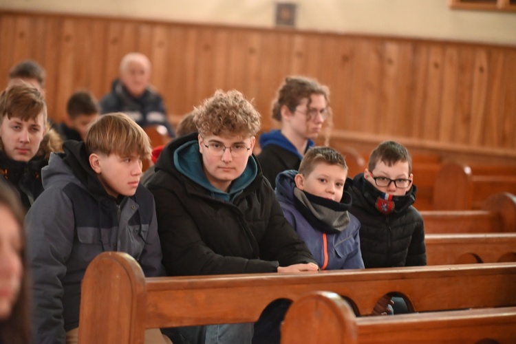 Jedlina-Zdrój. Zawody służby liturgicznej w tenisa stołowego i w szachach