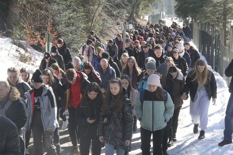 Okręgowa Droga Krzyżowa młodych na Jaworzynę Krynicką