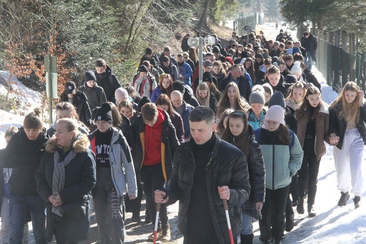 Okręgowa Droga Krzyżowa młodych na Jaworzynę Krynicką