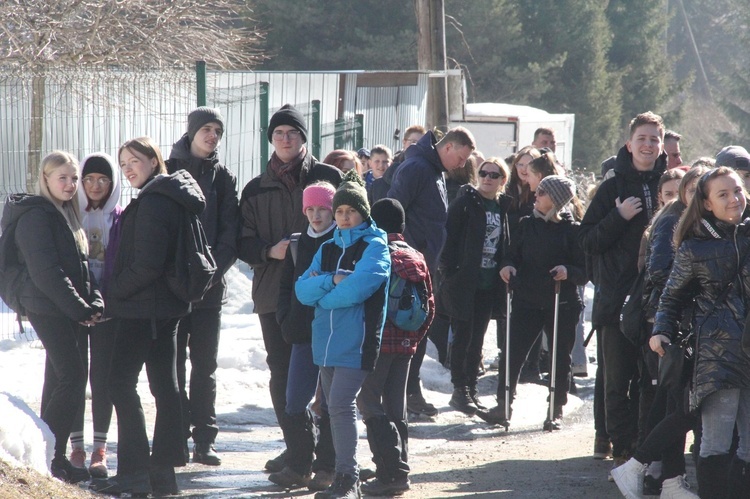 Okręgowa Droga Krzyżowa młodych na Jaworzynę Krynicką