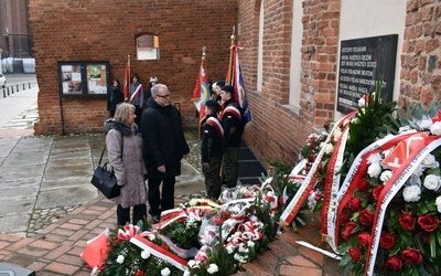 Pamiętają o przedwojennej Polonii wrocławskiej