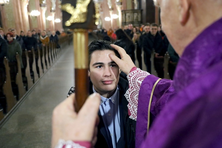 Kwartalne bierzmowanie w świdnickiej katedrze