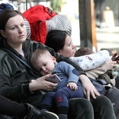 Ukraina. Rząd zezwolił na obowiązkową ewakuację dzieci z obszarów działań wojennych