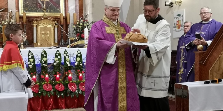 Wizytacja i bierzmowanie u św. Jadwigi w Przedborowej