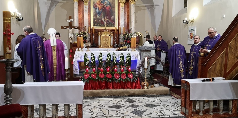 Wizytacja i bierzmowanie u św. Jadwigi w Przedborowej