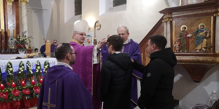 Wizytacja i bierzmowanie u św. Jadwigi w Przedborowej