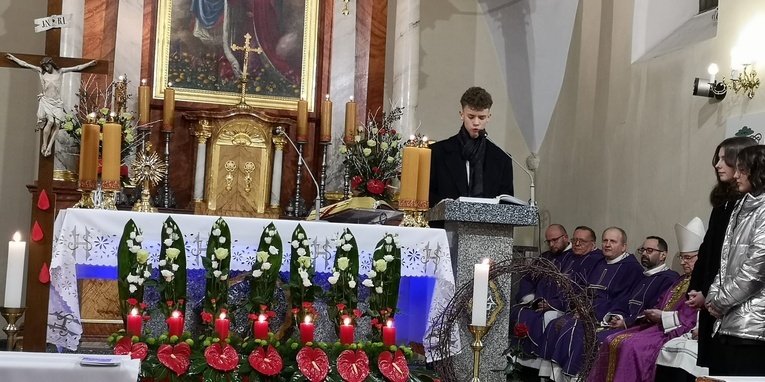 Wizytacja i bierzmowanie u św. Jadwigi w Przedborowej