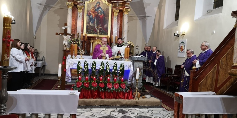 Wizytacja i bierzmowanie u św. Jadwigi w Przedborowej