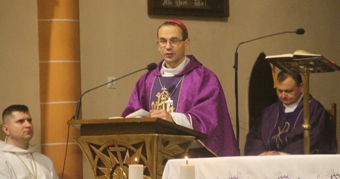 Lubań. Rekolekcje z biskupem