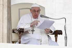 Papież: przekazywać wiarę, którą otrzymaliśmy, nie żadną inną