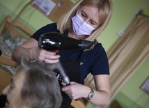 Prezent koszalińskich fryzjerek i kosmetyczek dla pacjentek hospicjum
