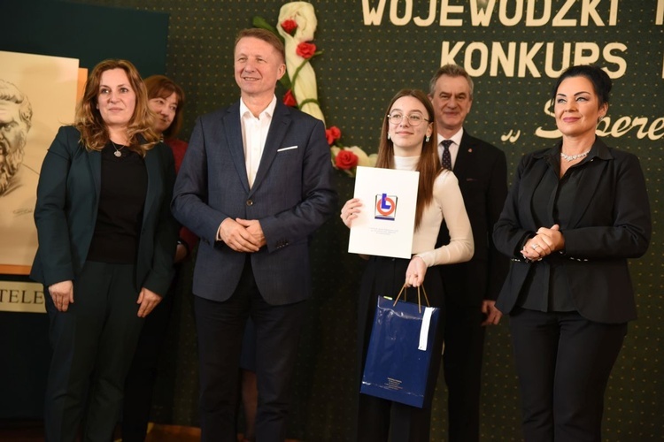 Ponad 100 filozofów