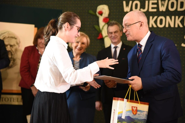 Ponad 100 filozofów