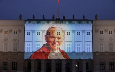 Sejm przyjął uchwałę ws. obrony dobrego imienia św. Jana Pawła II