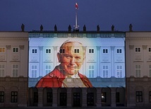 Sejm przyjął uchwałę ws. obrony dobrego imienia św. Jana Pawła II