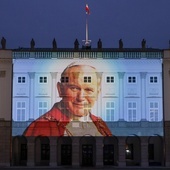 Sejm przyjął uchwałę ws. obrony dobrego imienia św. Jana Pawła II